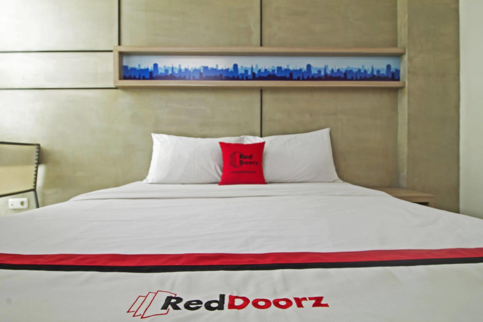 Reddoorz Plus @ Setiabudi Eight ジャカルタ エクステリア 写真